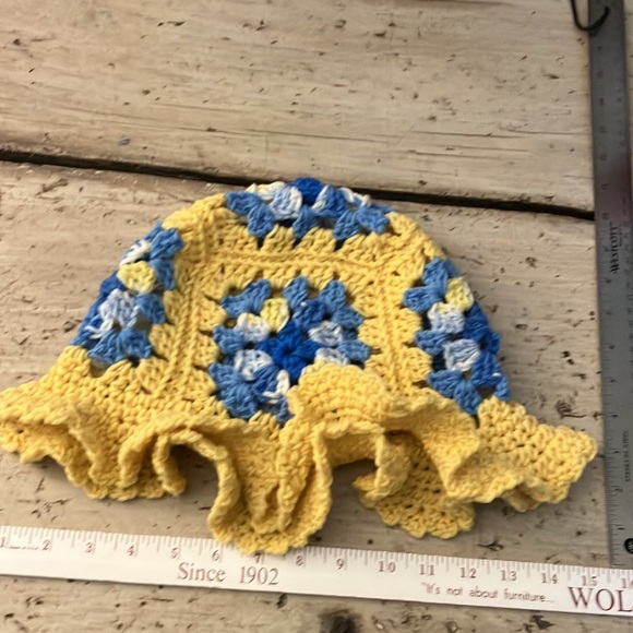Handmade crocheted granny square bucket hat - Picture 5 of 5